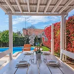 4 Bedroom Cozy In Vodice