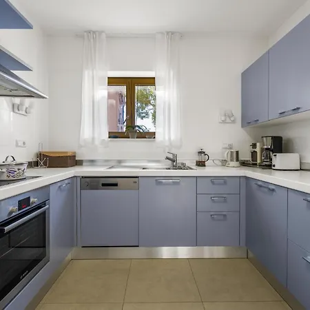 Nyaraló 4 Bedroom Cozy In *