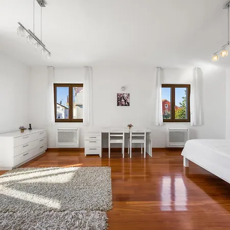 4 Bedroom Cozy In Holiday home