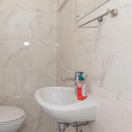 4 Bedroom Cozy In Holiday home