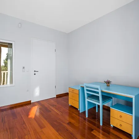 4 Bedroom Cozy In