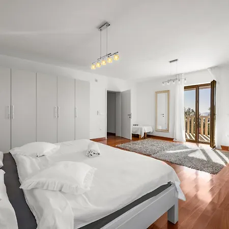 Σπίτι διακοπών 4 Bedroom Cozy In *