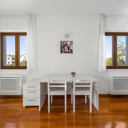 Holiday home 4 Bedroom Cozy In *