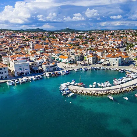 Nyaraló 4 Bedroom Cozy In