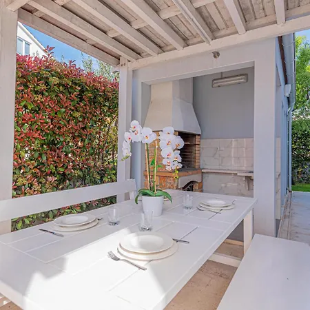 Nyaraló 4 Bedroom Cozy In *