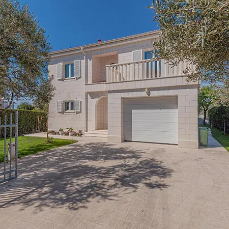 4 Bedroom Cozy In * Vodice