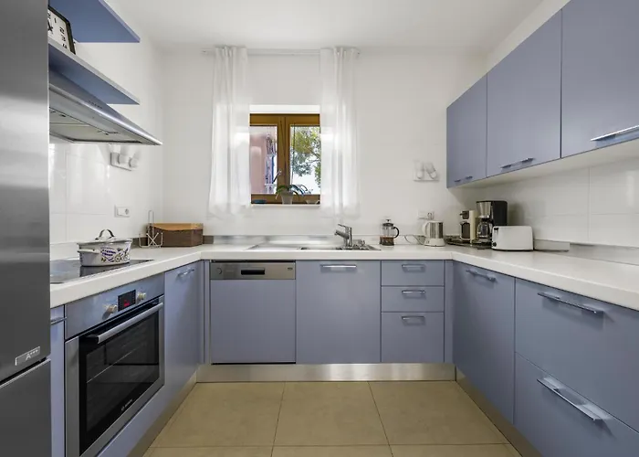 Сasa de vacaciones 4 Bedroom Cozy In *