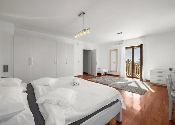 度假居 4 Bedroom Cozy In *