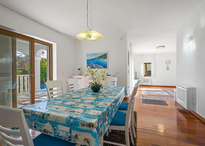 度假居 4 Bedroom Cozy In *