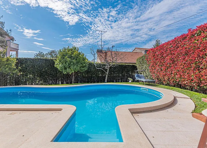 4 Bedroom Cozy In Сasa de vacaciones Vodice