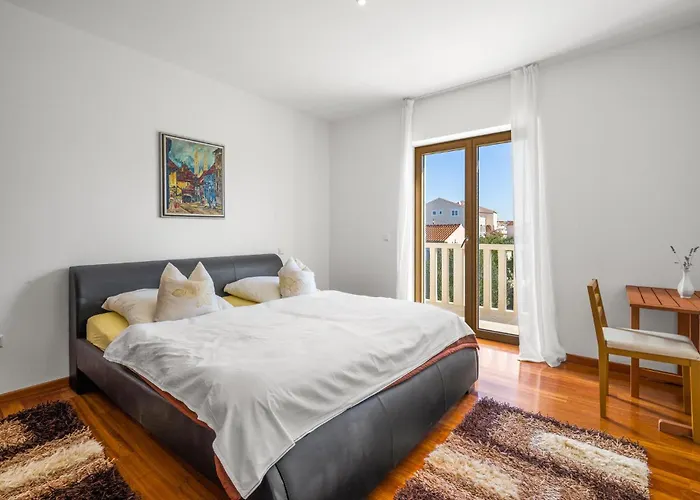 4 Bedroom Cozy In 沃迪切