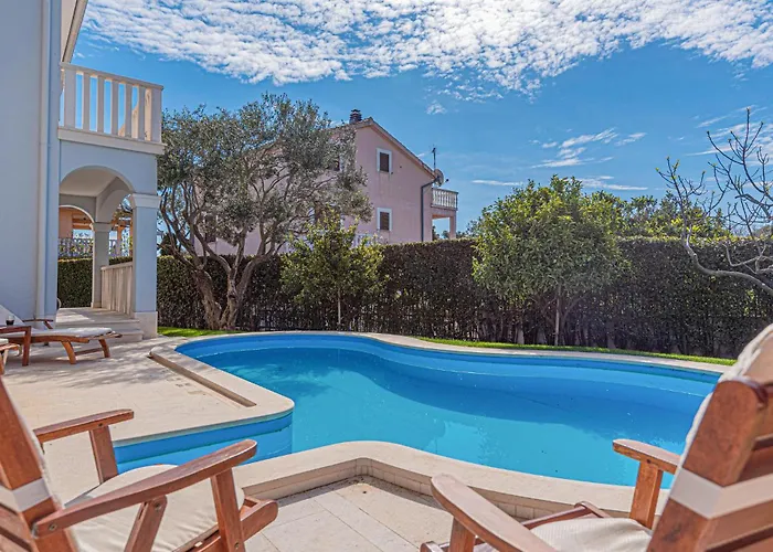 4 Bedroom Cozy In Сasa de vacaciones