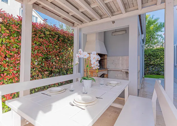 Сasa de vacaciones 4 Bedroom Cozy In *