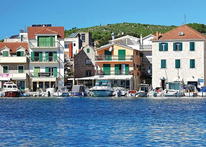 4 Bedroom Cozy In Сasa de vacaciones Vodice
