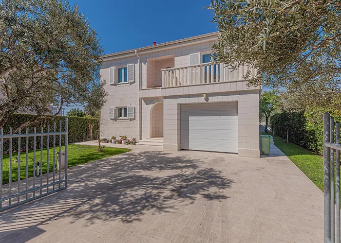 4 Bedroom Cozy In * Vodice