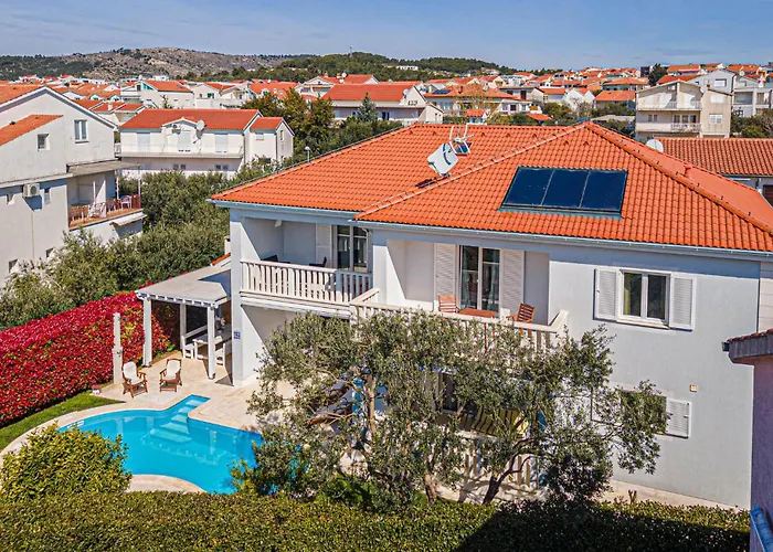 度假居 4 Bedroom Cozy In *