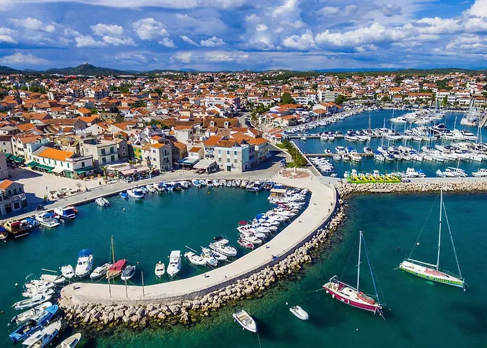 4 Bedroom Cozy In Сasa de vacaciones Vodice